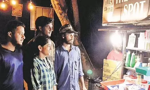 மாணவர்கள் நடத்தும் டீ கடை