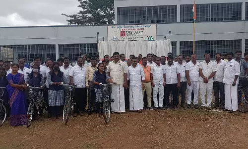 மாணவர்களுக்கு விலையில்லா சைக்கிள்கள் வழங்கும் விழா