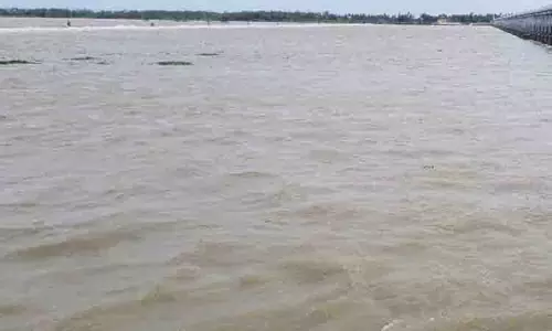 மாயனூர் கதவணையில் இருந்து காவிரி ஆற்றில் 1 லட்சம் கனஅடி தண்ணீர் திறப்பு