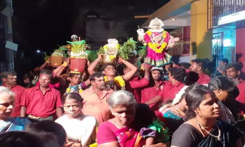 கோவில் கொடை விழாவில் முளைப்பாரி ஊர்வலம் கோவில் கொடை விழாவில் முளைப்பாரி ஊர்வலம்