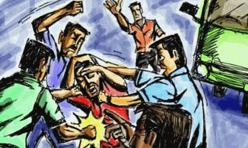 காரில் அழைத்து சென்று ரியல் எஸ்டேட் அதிபரிடம் ரூ.2½ லட்சம் வழிப்பறி-கூட்டாளி கைது காரில் அழைத்து சென்று ரியல் எஸ்டேட் அதிபரிடம் ரூ.2½ லட்சம் வழிப்பறி-கூட்டாளி கைது