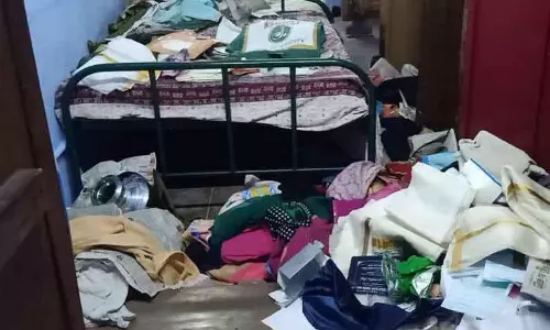 என்ஜினீயர் வீட்டில் ரூ.4 லட்சம் திருட்டு