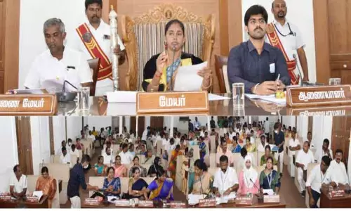 குண்டும், குழியுமான சாலைகள், சாக்கடை அடைப்பால் பாதிப்பு