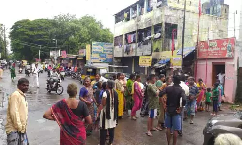 கோவை அரசு ஆஸ்பத்திரி, வீடுகளுக்குள் தண்ணீர் புகுந்தது