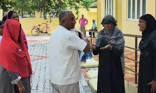 அடமானம் வைத்த வீட்டை அபகரித்ததால் மகள்களுடன் தீக்குளிக்க முயன்ற பெண் ஆரணி கோட்டாட்சியர் அலுவலகம் முன் பரபரப்பு அடமானம் வைத்த வீட்டை அபகரித்ததால் மகள்களுடன் தீக்குளிக்க முயன்ற பெண் ஆரணி கோட்டாட்சியர் அலுவலகம் முன் பரபரப்பு