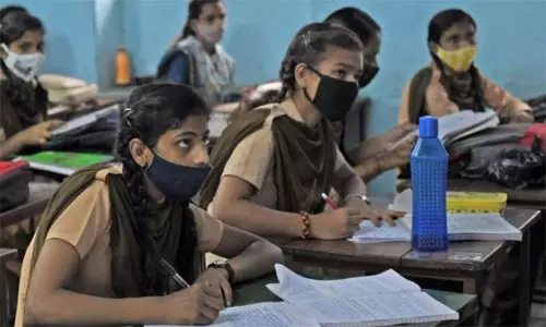 தனியார் பள்ளிகளில் சேரும் மாணவர்களுக்கு அரசு செலுத்தும் கட்டணம் எவ்வளவு? - கல்வித்துறை தகவல் தனியார் பள்ளிகளில் சேரும் மாணவர்களுக்கு அரசு செலுத்தும் கட்டணம் எவ்வளவு? - கல்வித்துறை தகவல்