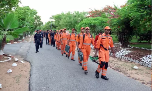 காவிரி நீர்ப்பிடிப்பு பகுதிகளில் வெள்ள அபாய எச்சரிக்கை - விரைந்த தேசிய பேரிடர் மீட்புப் படையினர் காவிரி நீர்ப்பிடிப்பு பகுதிகளில் வெள்ள அபாய எச்சரிக்கை - விரைந்த தேசிய பேரிடர் மீட்புப் படையினர்