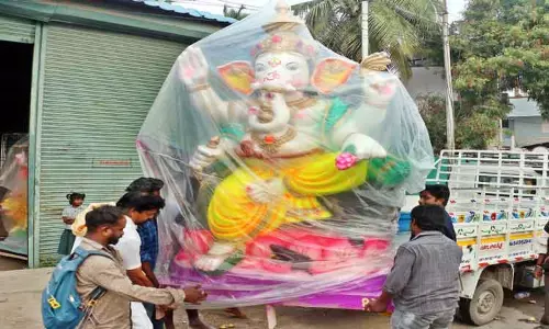 கோவையில் 2,094 சிலைகள் வைத்து வழிபாடு