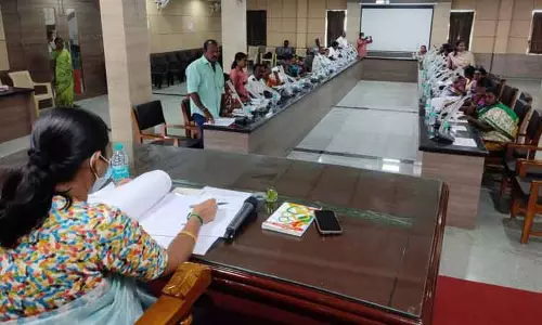 நகராட்சி கூட்டத்தில் கவுன்சிலர்களுக்கு இடையே வாக்குவாதம்