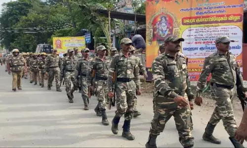 மேட்டுப்பாளையத்தில் போலீசார் கொடி அணிவகுப்பு