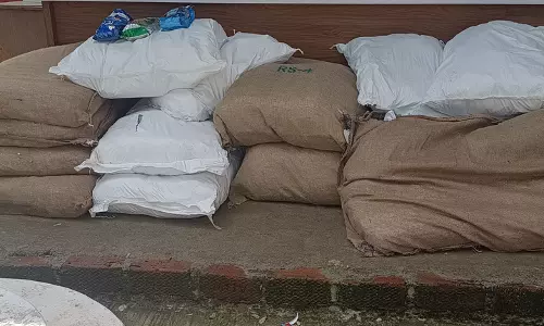 சரக்கு வாகனத்தில் கடத்த முயன்ற குட்கா பறிமுதல்