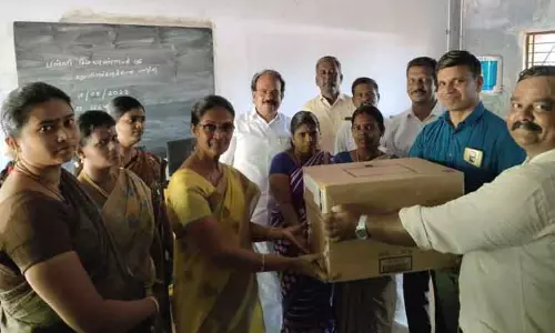 அரசு பள்ளிக்கு இலவச கம்ப்யூட்டர் அரசு பள்ளிக்கு இலவச கம்ப்யூட்டர்