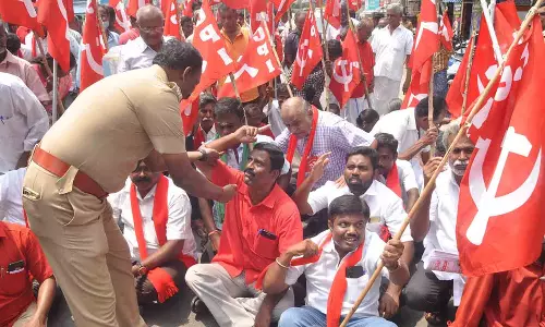 விலைவாசி உயர்வை கண்டித்து  11 இடங்களில் இந்திய கம்யூனிஸ்டு கட்சியினர் சாலை மறியல்