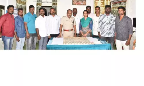 சங்ககிரி அருகே ஆம்னி பஸ்சில் திருட்டு: மத்திய பிரதேசத்தில் பதுக்கி வைத்திருந்த ரூ.46 லட்சத்து 92 ஆயிரம் மீட்பு கொள்ளையர்கள் தப்பி ஓட்டம் சங்ககிரி அருகே ஆம்னி பஸ்சில் திருட்டு: மத்திய பிரதேசத்தில் பதுக்கி வைத்திருந்த ரூ.46 லட்சத்து 92 ஆயிரம் மீட்பு கொள்ளையர்கள் தப்பி ஓட்டம்