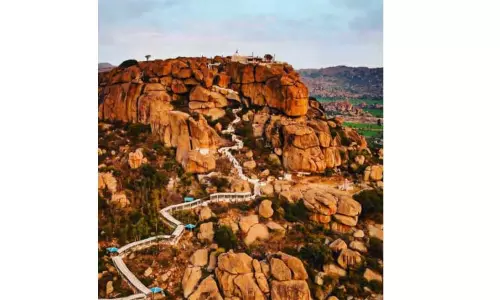 சிறுத்தை பீதியால் அஞ்சனாத்திரி கோவிலுக்கு வரும் பக்தர்களுக்கு நேர கட்டுப்பாடு சிறுத்தை பீதியால் அஞ்சனாத்திரி கோவிலுக்கு வரும் பக்தர்களுக்கு நேர கட்டுப்பாடு