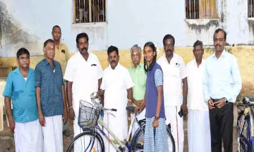 விலையில்லா சைக்கிள் வழங்கும் நிகழ்ச்சி விலையில்லா சைக்கிள் வழங்கும் நிகழ்ச்சி
