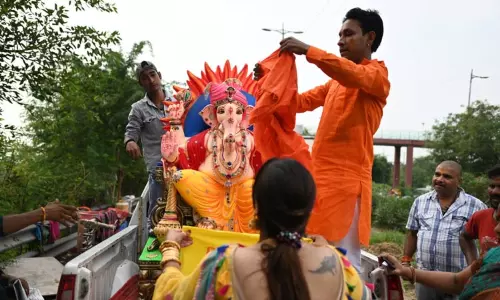 விநாயகர் சதுர்த்தி பண்டிகைக்காக பந்தல் அமைத்தபோது மின்சாரம் தாக்கி 2 பேர் பலி