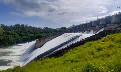 நீர்வரத்து அதிகரிப்பு காரணமாக ஆழியாறு அணையில் இருந்து உபரிநீர் வெளியேற்றம் கரையோர மக்களுக்கு வெள்ள அபாய எச்சரிக்கை நீர்வரத்து அதிகரிப்பு காரணமாக ஆழியாறு அணையில் இருந்து உபரிநீர் வெளியேற்றம் கரையோர மக்களுக்கு வெள்ள அபாய எச்சரிக்கை