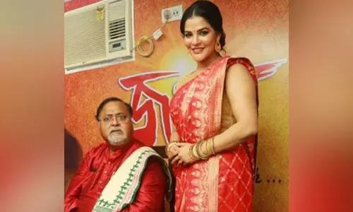 ஆசிரியர் நியமன ஊழல் வழக்கு:  பார்த்தா சாட்டர்ஜி, அர்பிதா முகர்ஜிக்கு நீதிமன்ற காவல் செப்- 14 வரை நீட்டிப்பு