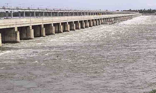 மாயனூர் கதவணையில் இருந்து 1 லட்சத்து 95 ஆயிரத்து 81 கனஅடி தண்ணீர் திறப்பு