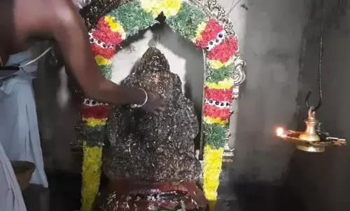 பிரளயம் காத்த விநாயகருக்கு விடிய, விடிய தேன் அபிஷேகம்
