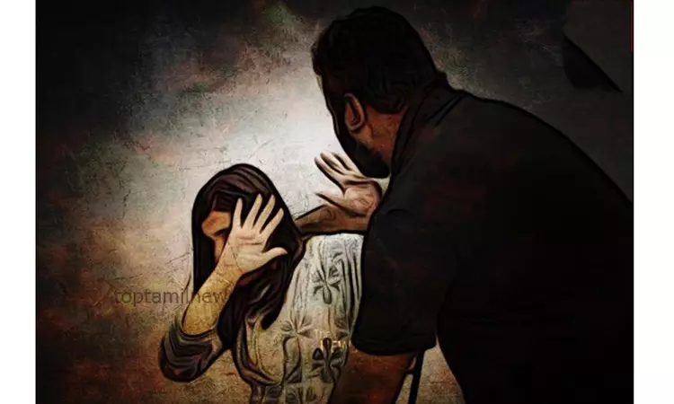 பெண் மீது தாக்குதல் பெண் மீது தாக்குதல்