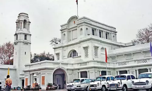 டெல்லி சட்டசபையில் ஆம் ஆத்மி, பா.ஜனதா மோதல் - நாள் முழுவதும் ஒத்திவைப்பு