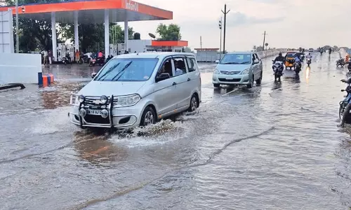 ஊத்துக்கோட்டை, திருவள்ளூரில் பலத்த மழை