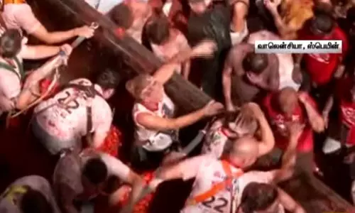 ஸ்பெயினில் இரண்டு ஆண்டுகளுக்கு பிறகு களைகட்டிய தக்காளி திருவிழா...