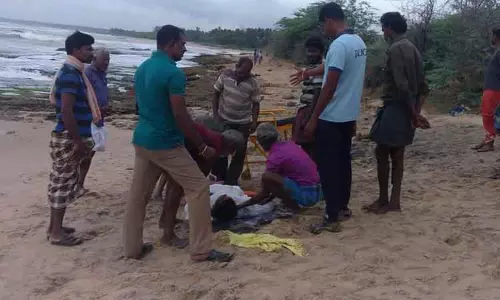 மாணவரின் உடல் கரை ஒதுங்கியது