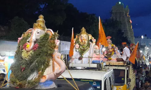 விநாயகர் சிலைகள் அக்னி தீர்த்த கடலில் கரைப்பு விநாயகர் சிலைகள் அக்னி தீர்த்த கடலில் கரைப்பு