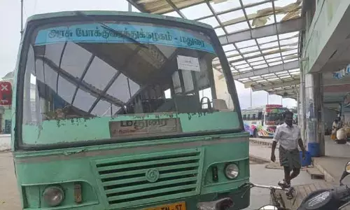 இழப்பீடு வழங்காததால் அரசு பஸ் ஜப்தி இழப்பீடு வழங்காததால் அரசு பஸ் ஜப்தி