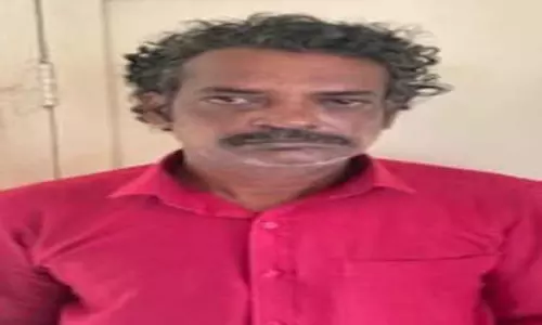 சொத்து தகராறில் தாய், மகளை கத்தியால் குத்திய உறவினர் கைது