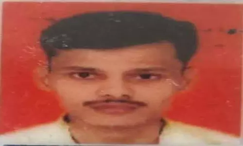 ரெயில் மோதி ஓட்டல் ஊழியர் பலி