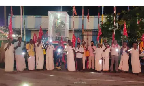 விவசாயிகள் நூதன ஆர்ப்பாட்டம் விவசாயிகள் நூதன ஆர்ப்பாட்டம்