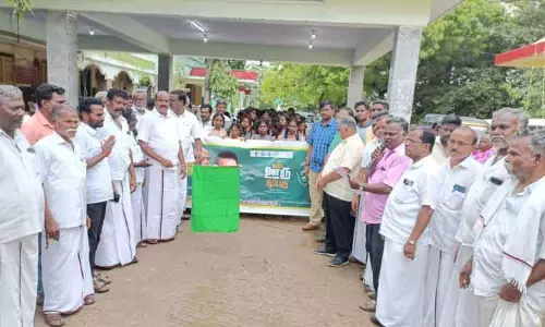 நம்ம ஊரு சூப்பரு திட்டத்தில் பிளாஸ்டிக் ஒழிப்பு விழிப்புணர்வு ஊர்வலம்