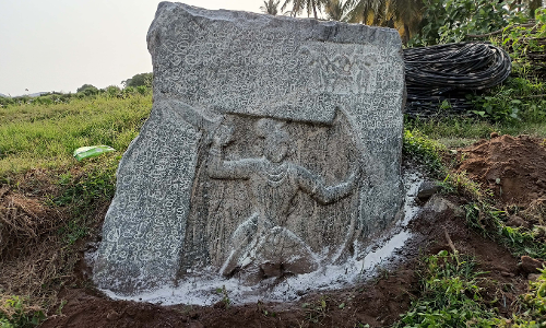 வேப்பனப்பள்ளி அருகே  நுளம்பர் காலத்து கன்னட நடுகல் கண்டுபிடிப்பு