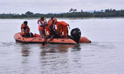 தணிகைபோளூர் ஏரியில் பேரிடர் கால மீட்பு ஒத்திகை
