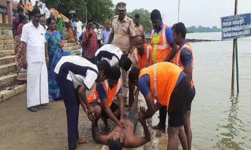 கொடுமுடி காவிரி ஆற்று படித்துறையில்  பேரிடர் மேலாண்மை ஒத்திகை நிகழ்ச்சி
