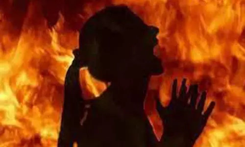 அவுரங்காபாத் போலீஸ் கமிஷனர் அலுவலகத்தில் பெண் தீக்குளிப்பு