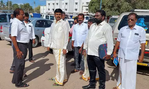 திருச்செந்தூர் சுப்பிரமணிய சுவாமி கோவிலில்  அறங்காவலர் குழு தலைவர் ஆய்வு