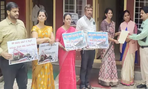 சிவமொக்கா மாநகராட்சி அலுவலகம் முன்பு காங்கிரஸ் கவுன்சிலர்கள் ஆர்ப்பாட்டம்