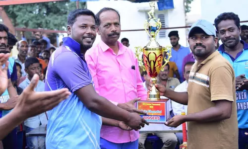 வெற்றி பெற்ற அணிகளுக்கு பரிசு