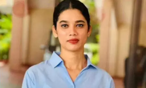 கேரளா: பழங்குடி இன பெண்ணுக்கு விமான பணிப்பெண் வேலை - சமூக வலைத்தளங்களில் குவியும் பாராட்டு