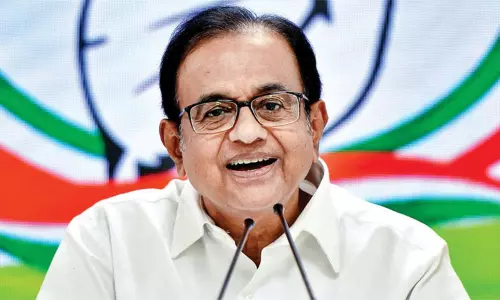 75வது சுதந்திர தினத்தை நாடு கொண்டாடினாலும் இதுதான் சட்டம், நீதியின் நிலை..?! - ப.சிதம்பரம் 75வது சுதந்திர தினத்தை நாடு கொண்டாடினாலும் இதுதான் சட்டம், நீதியின் நிலை..?! - ப.சிதம்பரம்