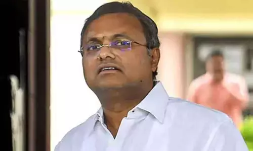 சுங்க கட்டண உயர்வால் மக்களுக்கு பாதிப்பு- கார்த்தி சிதம்பரம் சுங்க கட்டண உயர்வால் மக்களுக்கு பாதிப்பு- கார்த்தி சிதம்பரம்