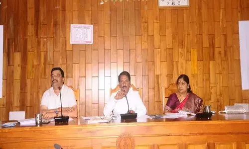 அனுமதி இல்லாமல் திட்டங்கள் நிறைவேற்றம் சிக்கமகளூரு நகரசபையில் எதிர்க்கட்சிகள் அமளி