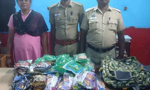 ரெயிலில் கடத்திய 11 கிலோ போதை பொருட்கள் பறிமுதல் ரெயிலில் கடத்திய 11 கிலோ போதை பொருட்கள் பறிமுதல்