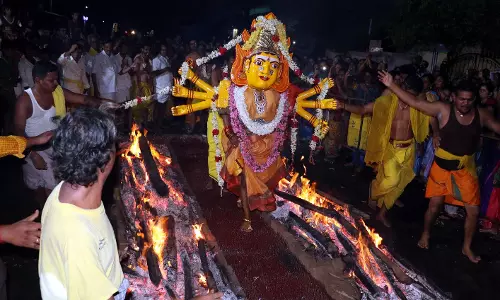 திரவுபதி அம்மன் கோவில் ஆணிப்பாதை திருவிழா