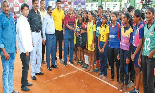 பள்ளி கைப்பந்து: மான்போர்ட் அணி வெற்றி பள்ளி கைப்பந்து: மான்போர்ட் அணி வெற்றி